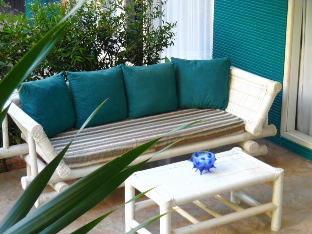 Lazy Monkey Hotel Senggigi Exterior photo