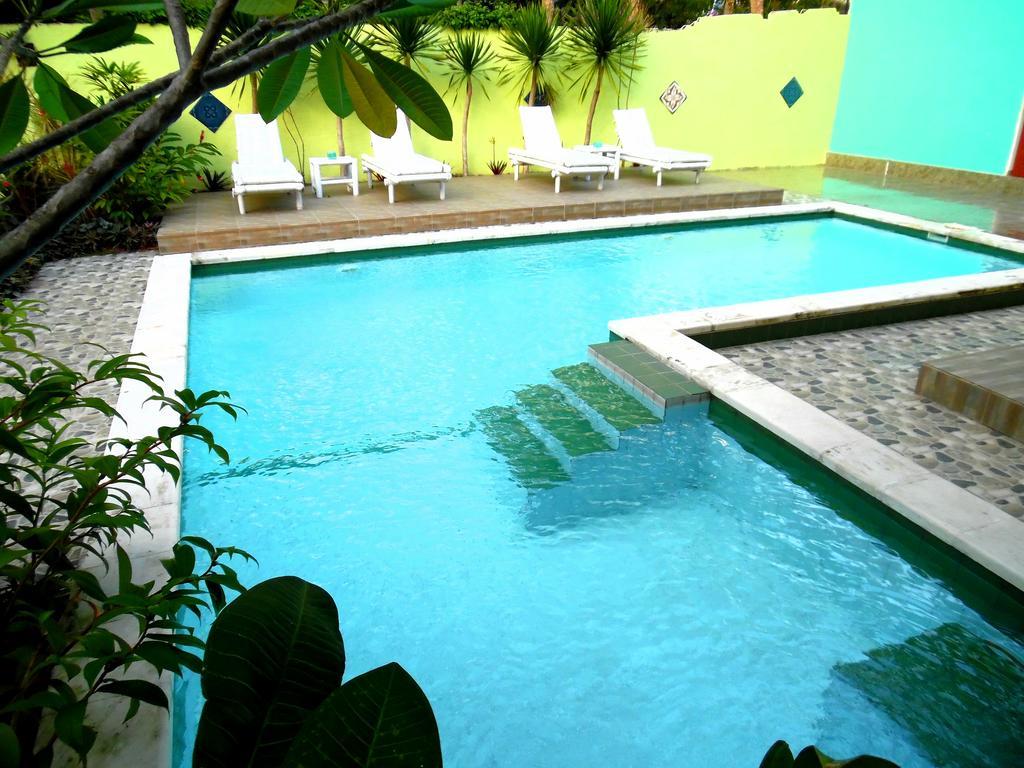 Lazy Monkey Hotel Senggigi Exterior photo