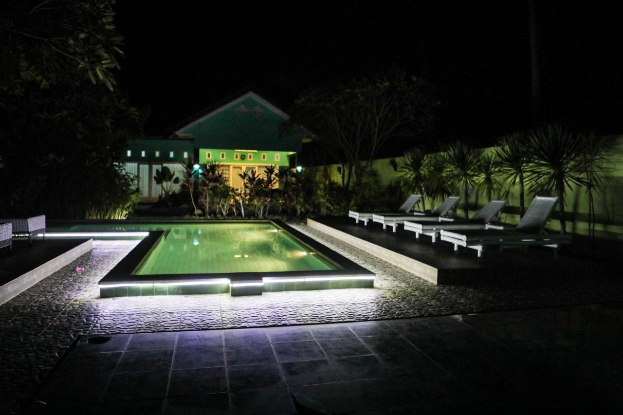 Lazy Monkey Hotel Senggigi Exterior photo
